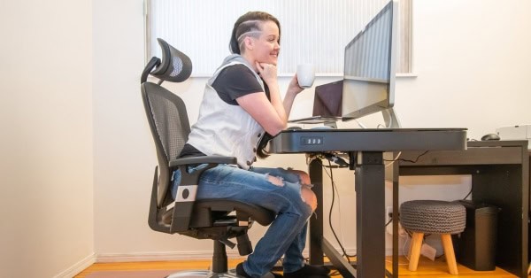 4 יתרונות בעבודה על כסאות ארגונומיים